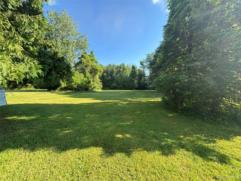 709 E Michigan Avenue E Au Gres City, MI 48703