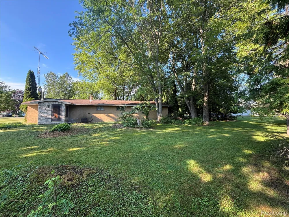709 E Michigan Avenue E Au Gres City, MI 48703
