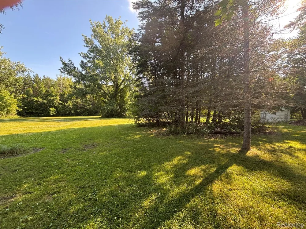 709 E Michigan Avenue E Au Gres City, MI 48703