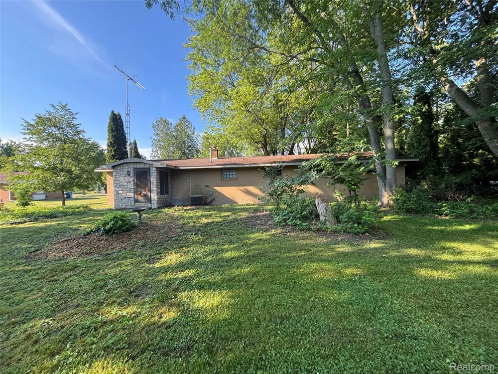 709 E Michigan Avenue E Au Gres City, MI 48703