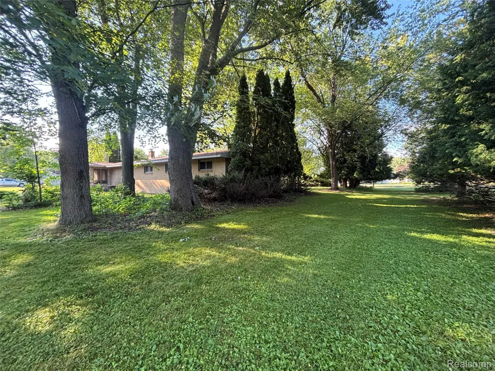 709 E Michigan Avenue E Au Gres City, MI 48703
