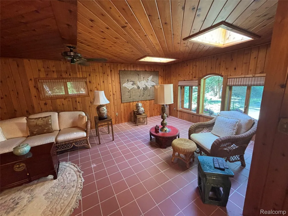 709 E Michigan Avenue E Au Gres City, MI 48703