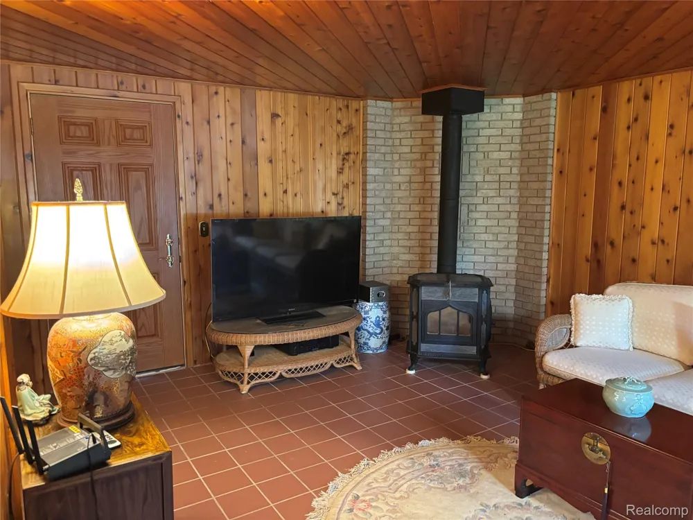 709 E Michigan Avenue E Au Gres City, MI 48703