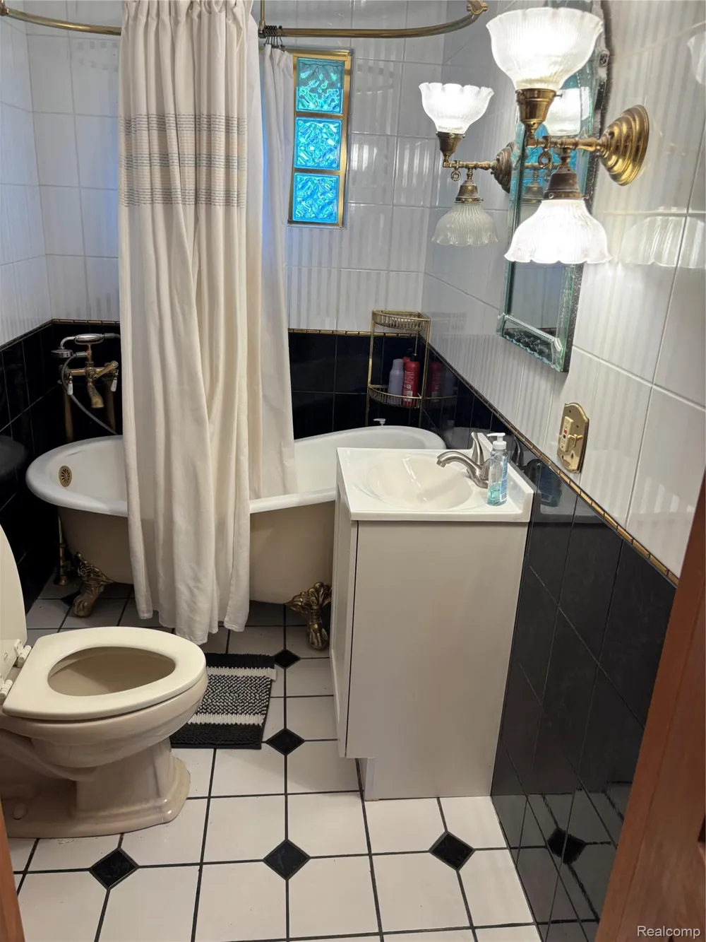 709 E Michigan Avenue E Au Gres City, MI 48703