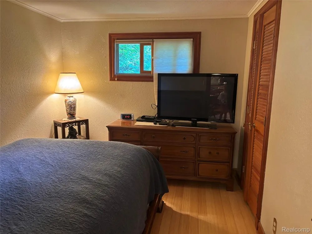 709 E Michigan Avenue E Au Gres City, MI 48703