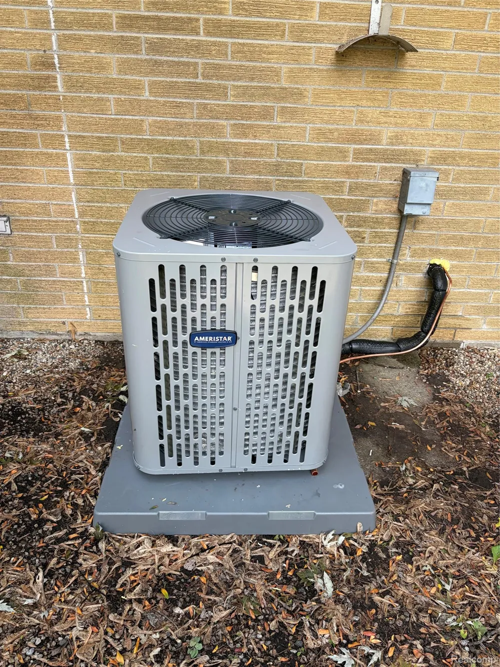 709 E Michigan Avenue E Au Gres City, MI 48703