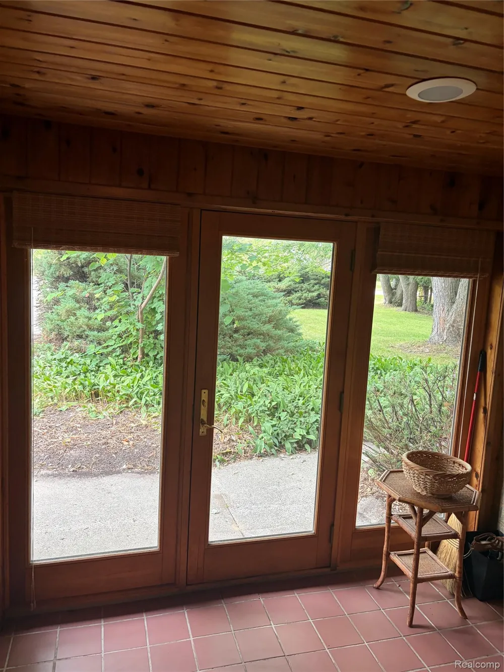 709 E Michigan Avenue E Au Gres City, MI 48703