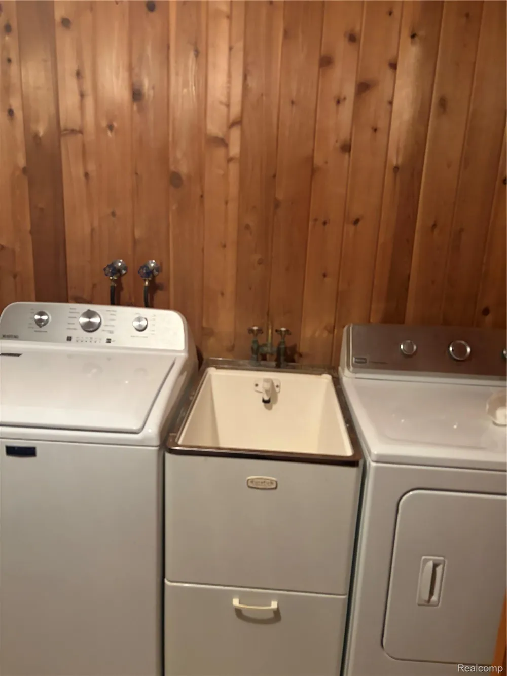 709 E Michigan Avenue E Au Gres City, MI 48703