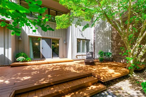 9422 Hawthorne Glen Drive