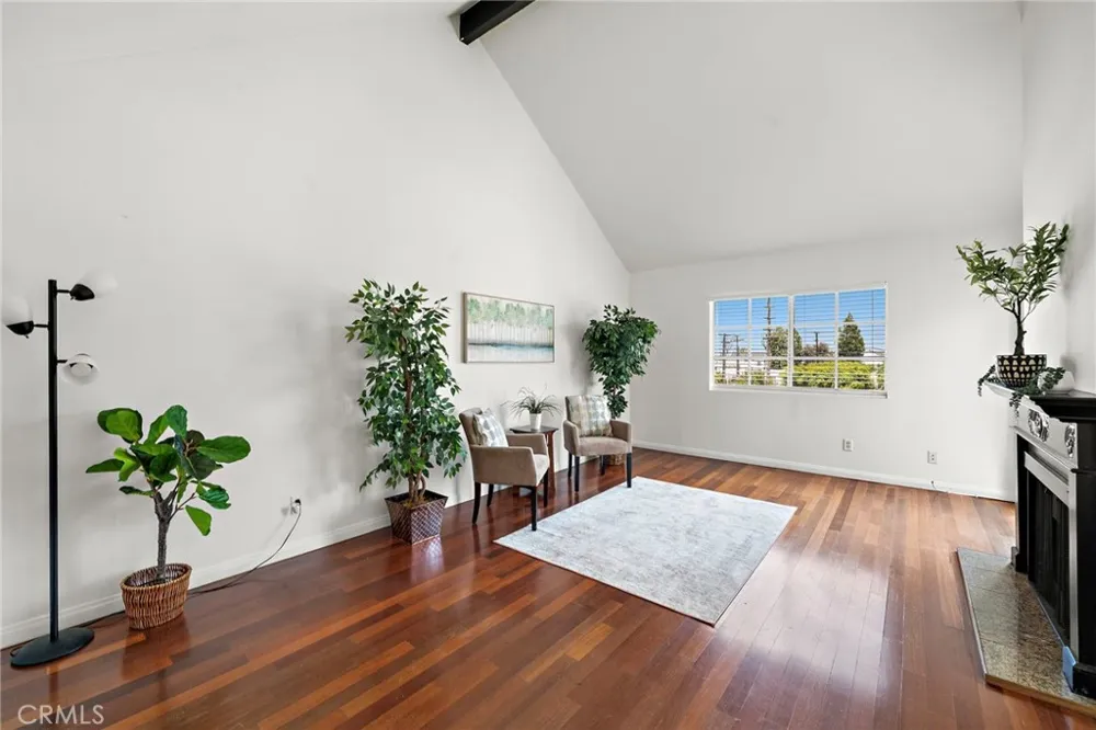1100 Newport Avenue #404 Long Beach, CA 90804