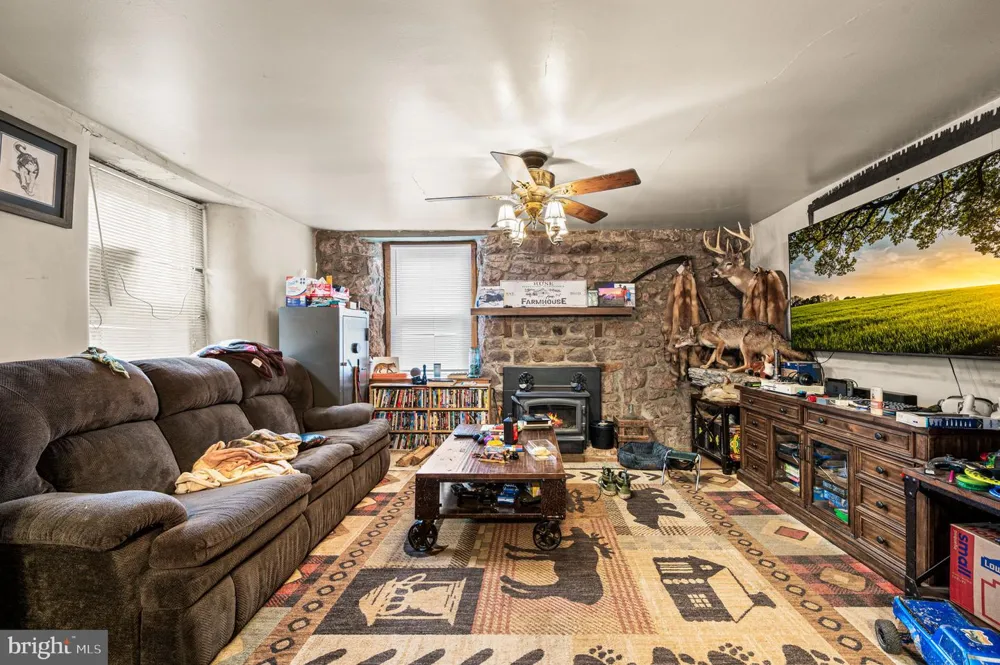 1286 OLD SCHUYLKILL ROAD Spring City, PA 19475