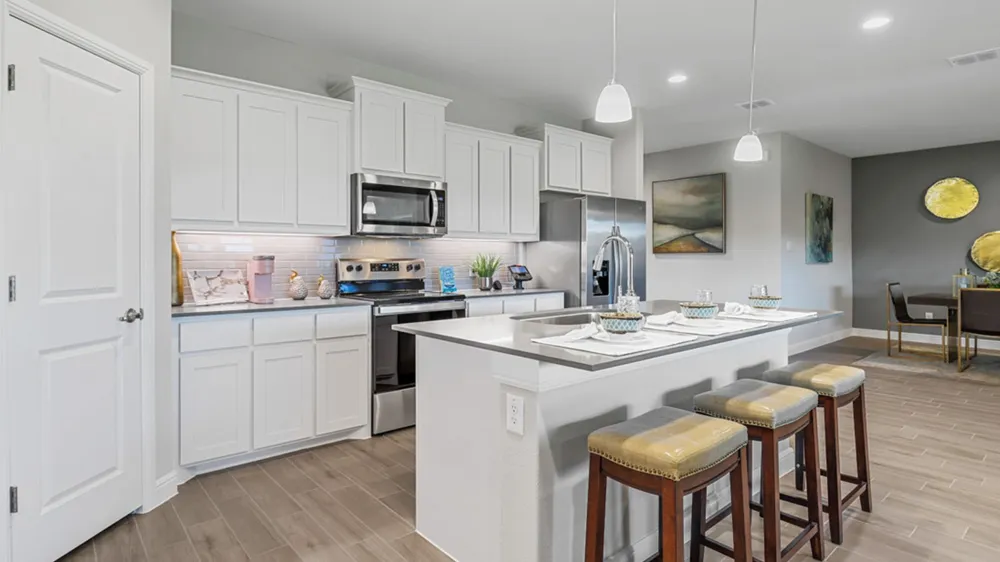 1453 CANTERBURY TRAIL DeSoto, TX 75115
