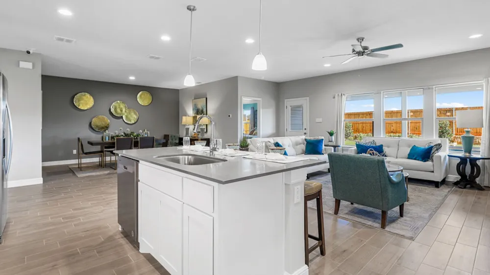 1453 CANTERBURY TRAIL DeSoto, TX 75115