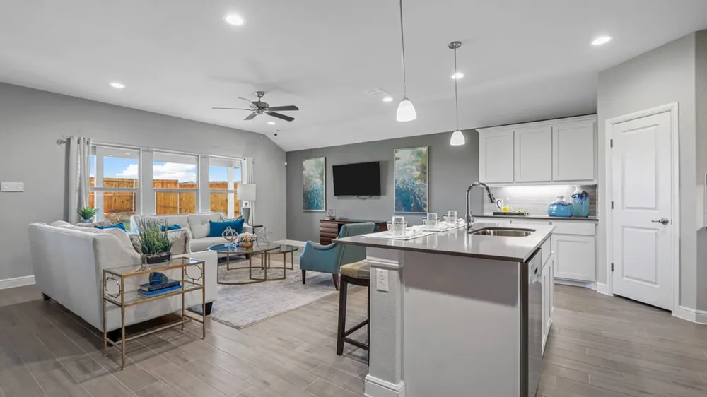 1453 CANTERBURY TRAIL DeSoto, TX 75115