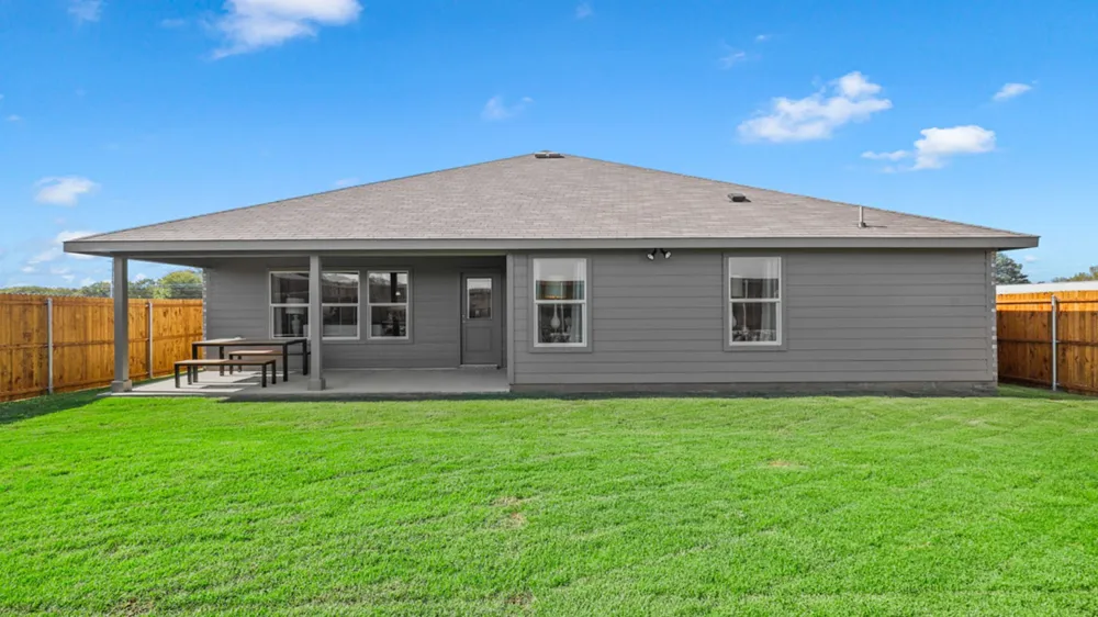 1453 CANTERBURY TRAIL DeSoto, TX 75115