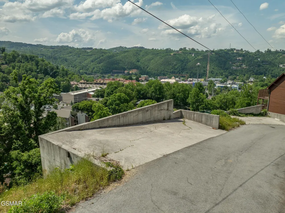 748 Widows Knob Road Gatlinburg, TN 37738