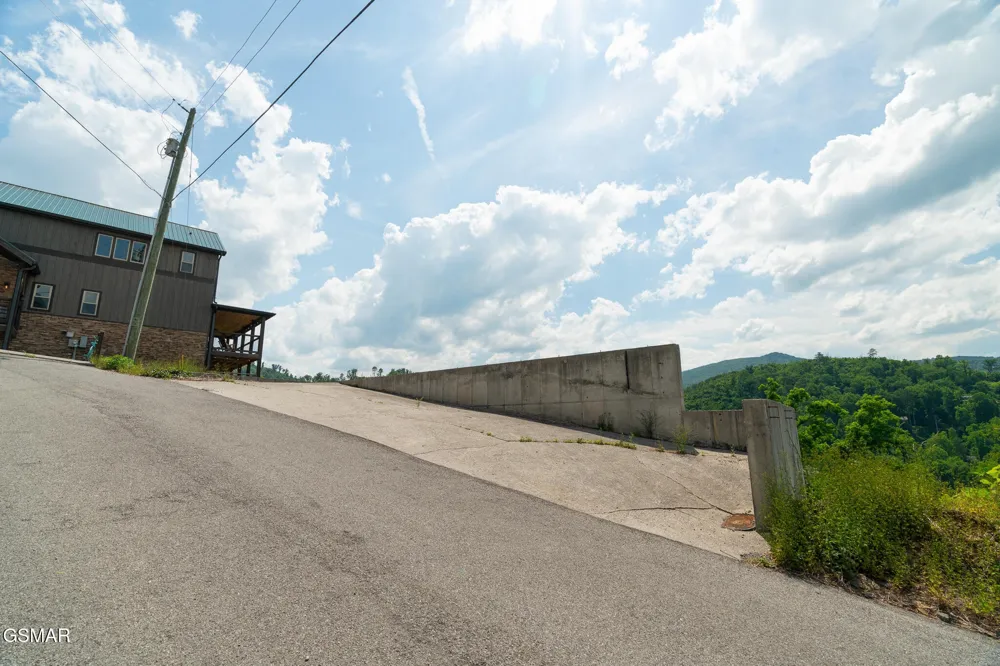 748 Widows Knob Road Gatlinburg, TN 37738