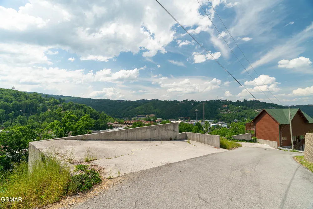 748 Widows Knob Road Gatlinburg, TN 37738
