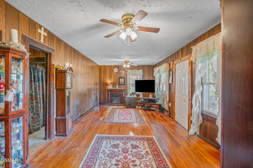 2205 Shipetown Road Mascot, TN 37806