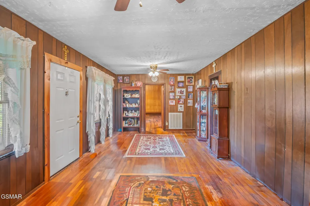 2205 Shipetown Road Mascot, TN 37806