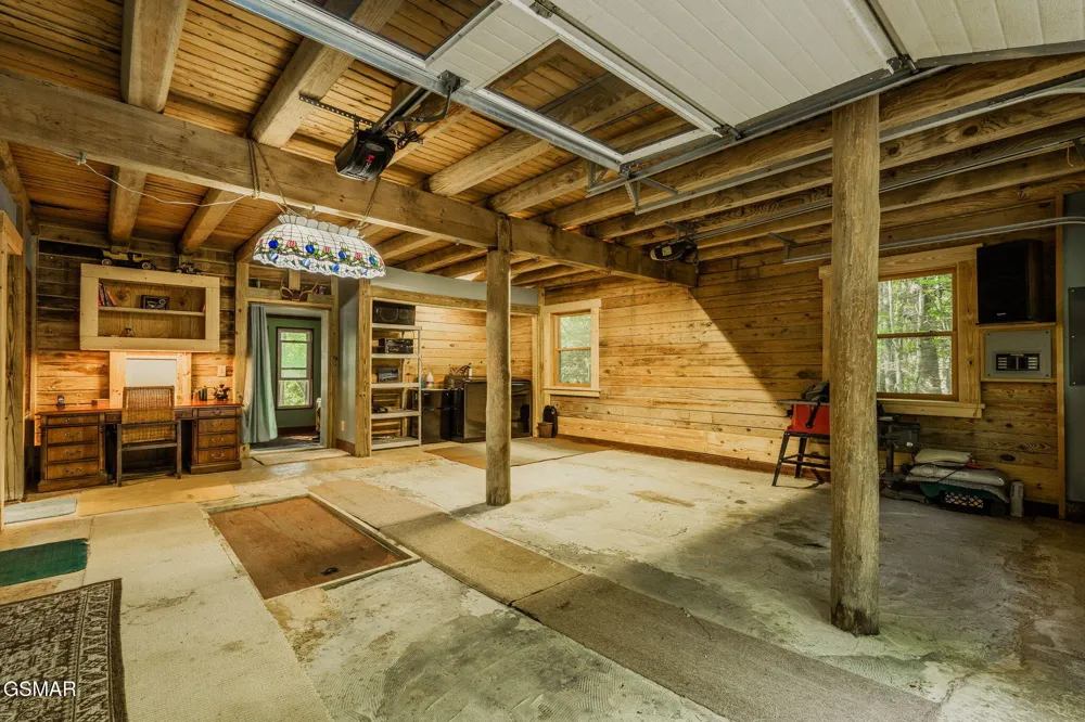 6030 Big Bass Lane Tallassee, TN 37878