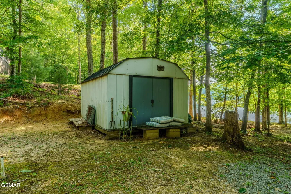 6030 Big Bass Lane Tallassee, TN 37878