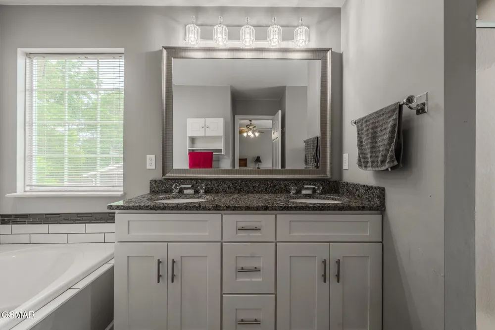 7213 Emerald Heath Road Powell, TN 37849