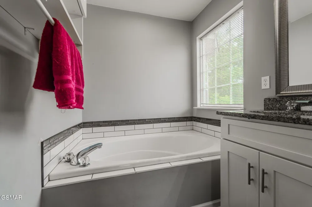 7213 Emerald Heath Road Powell, TN 37849