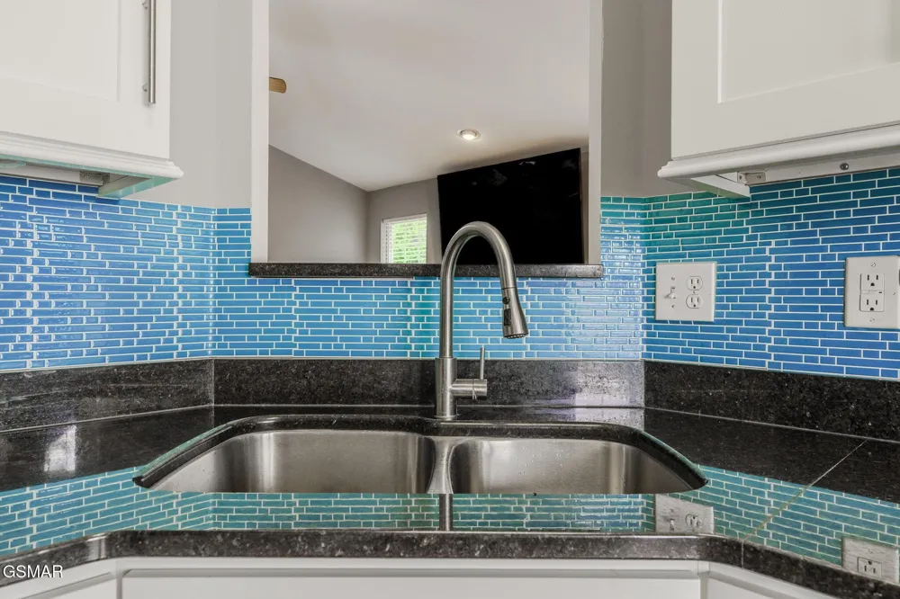 7213 Emerald Heath Road Powell, TN 37849
