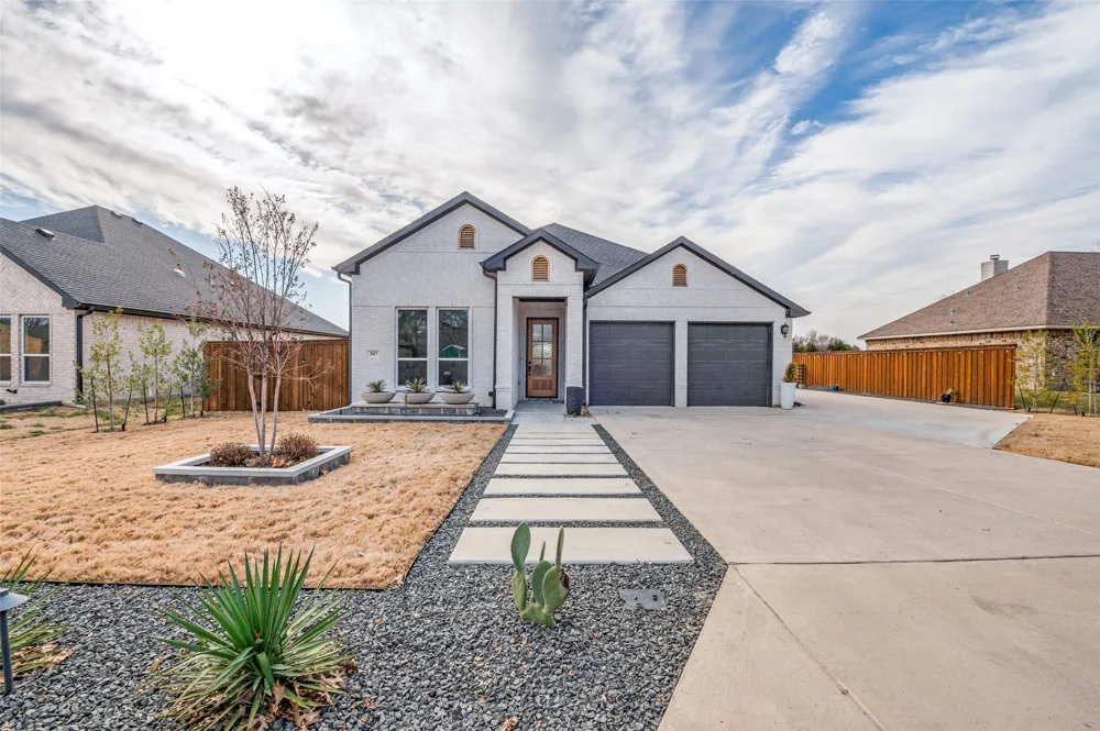 307 Highland Avenue Red Oak, TX 75154