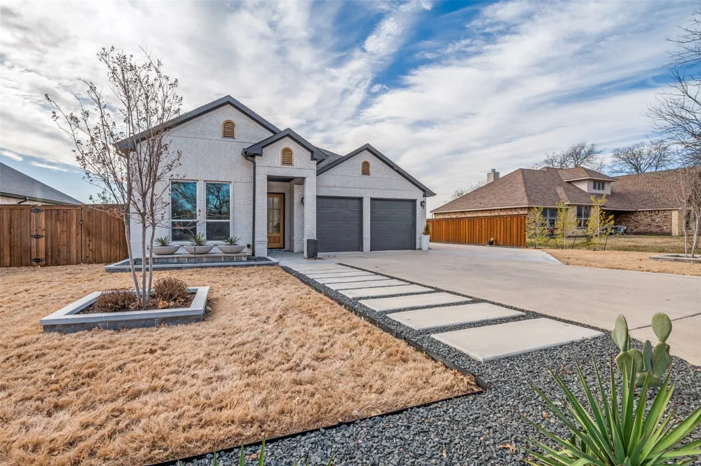 307 Highland Avenue Red Oak, TX 75154