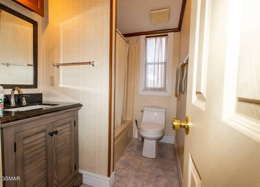 1369 Paradise Lane Dandridge, TN 37725