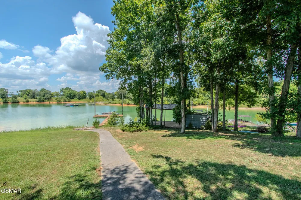 1369 Paradise Lane Dandridge, TN 37725