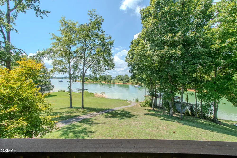 1369 Paradise Lane Dandridge, TN 37725