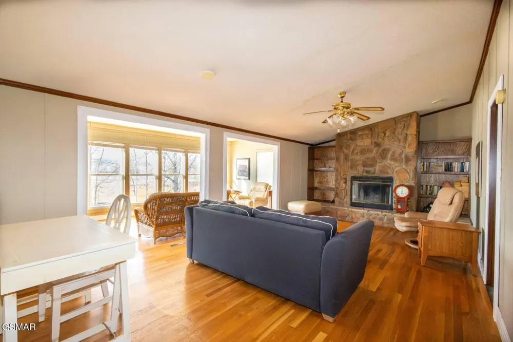 1369 Paradise Lane Dandridge, TN 37725