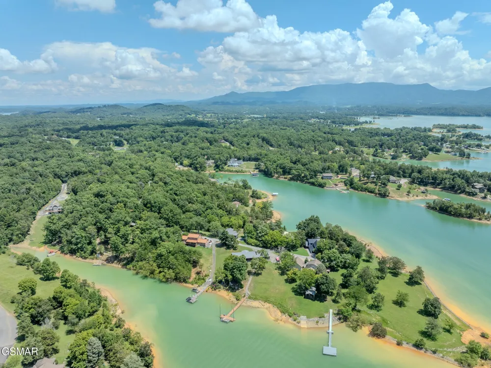 1369 Paradise Lane Dandridge, TN 37725