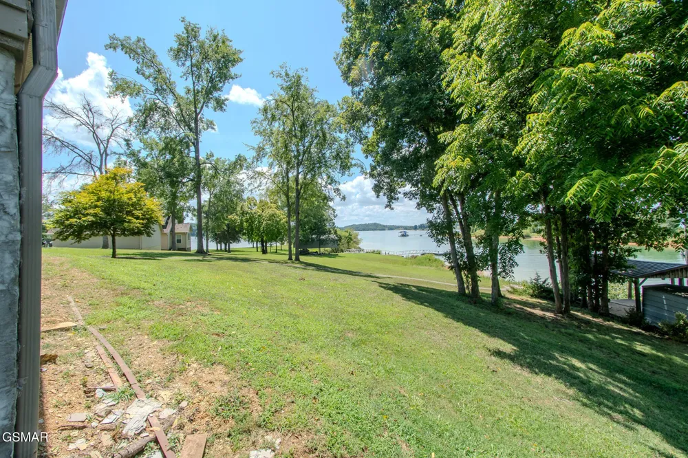 1369 Paradise Lane Dandridge, TN 37725
