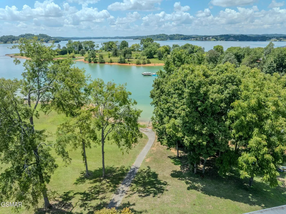 1369 Paradise Lane Dandridge, TN 37725