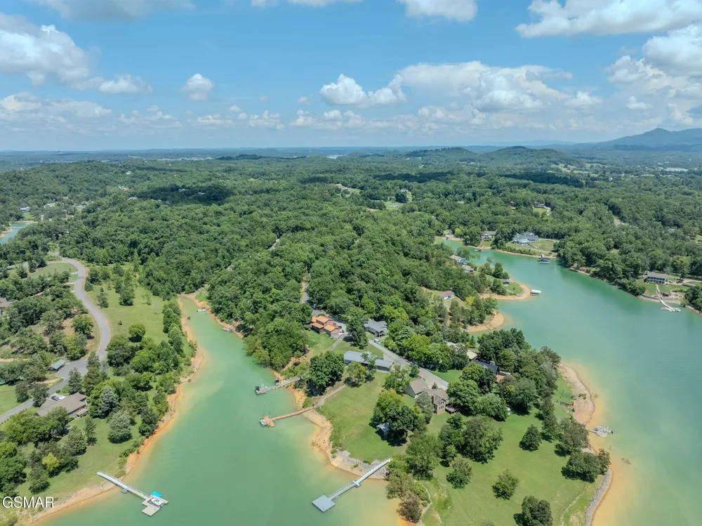1369 Paradise Lane Dandridge, TN 37725