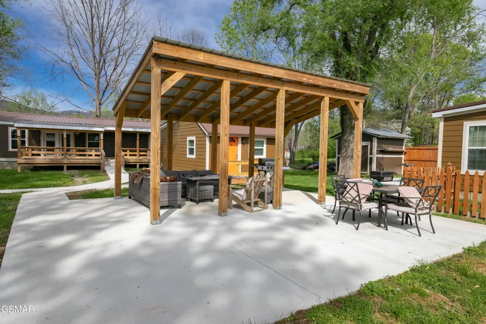 8113 W Old Highway 73 Townsend, TN 37882