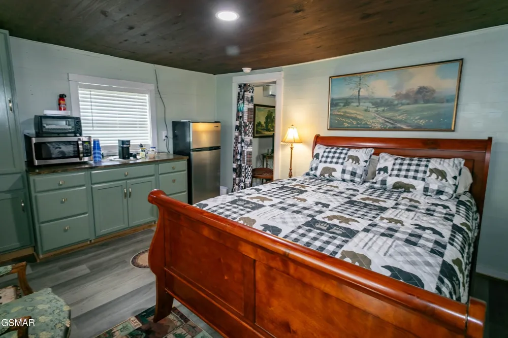 8113 W Old Highway 73 Townsend, TN 37882