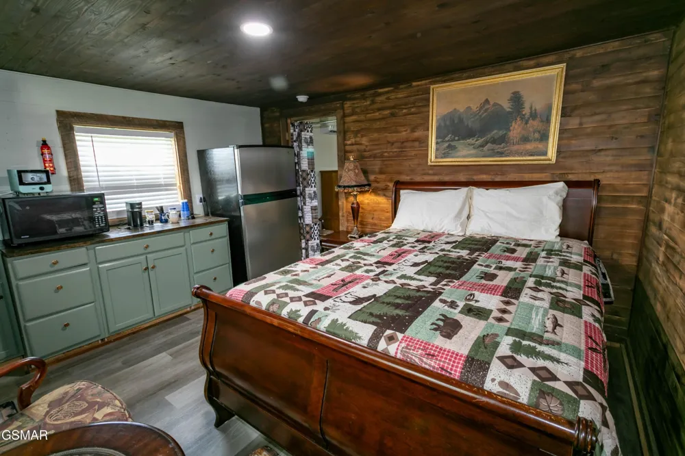 8113 W Old Highway 73 Townsend, TN 37882