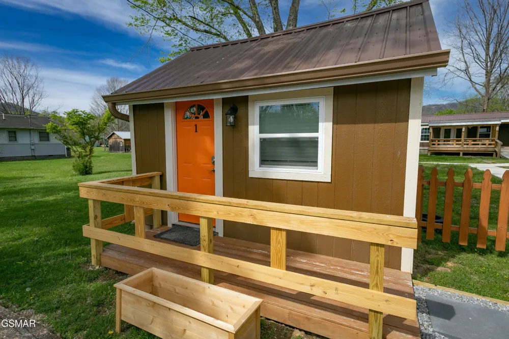8113 W Old Highway 73 Townsend, TN 37882
