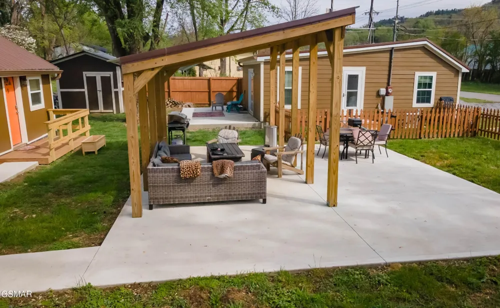 8113 W Old Highway 73 Townsend, TN 37882