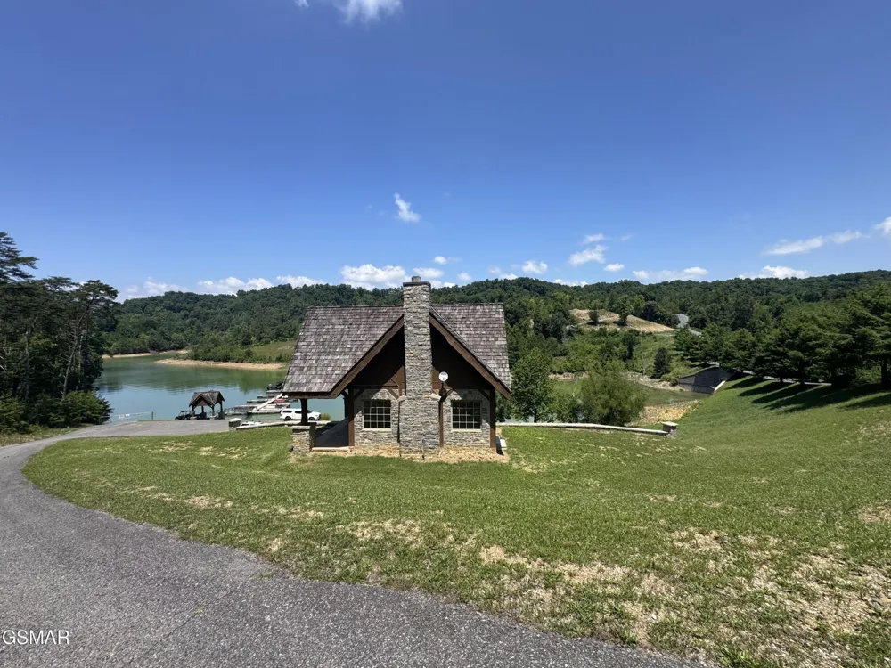 30 Stone Shore Way Dandridge, TN 37725