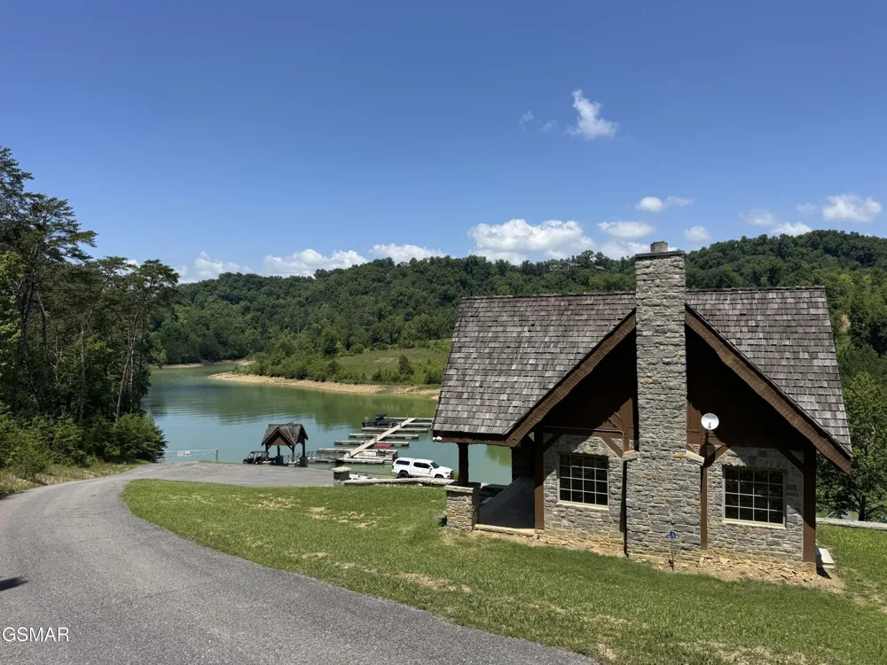 30 Stone Shore Way Dandridge, TN 37725