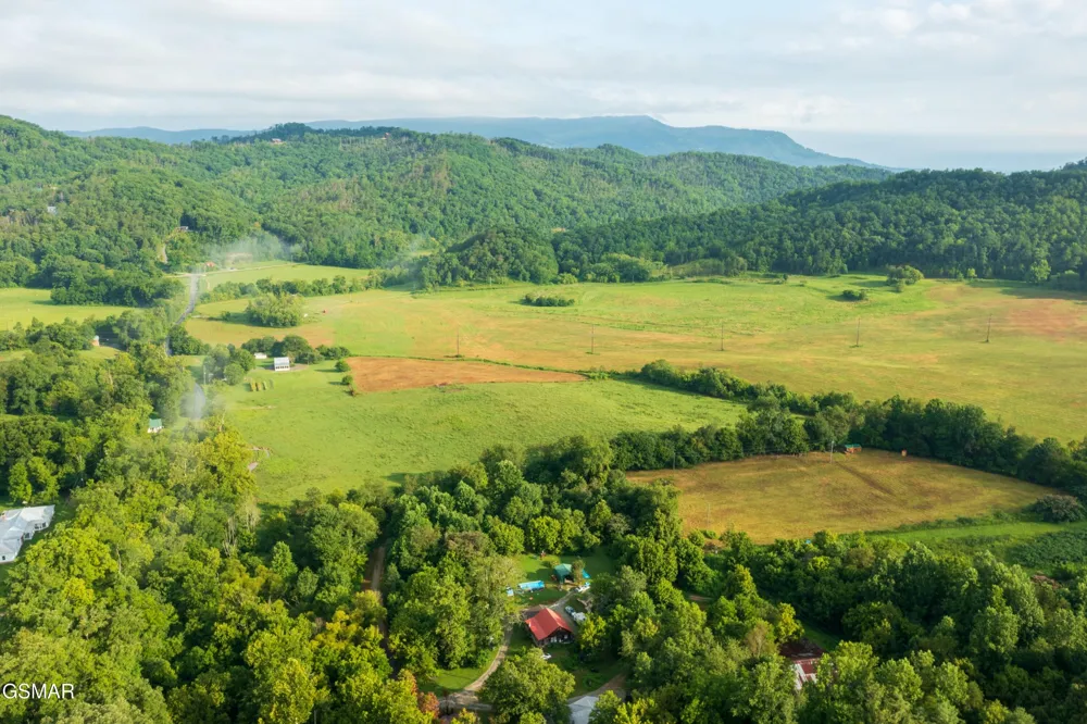 3435 Valley View Sevierville, TN 37862
