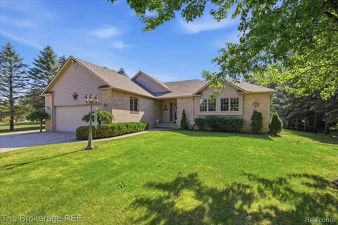 6057 Center Road