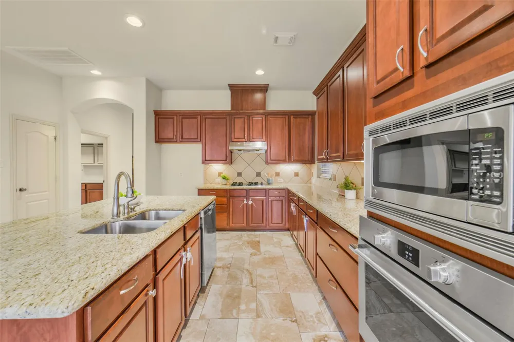82 Cherry Hills Drive Jersey Village, TX 77064