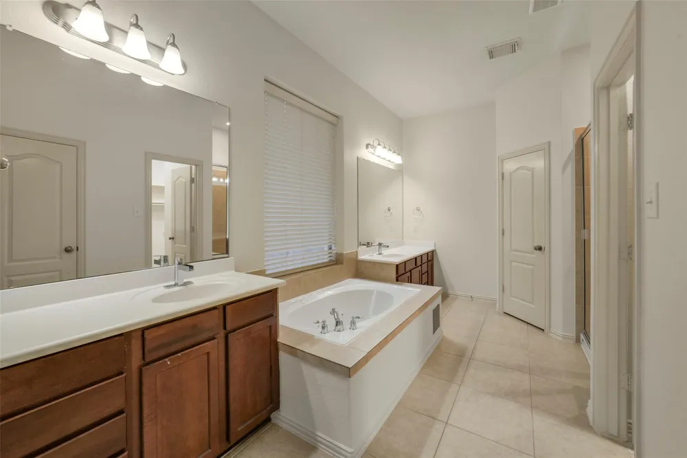 82 Cherry Hills Drive Jersey Village, TX 77064